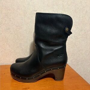 UGG Australia Lynnea clog boots 1003570 Black Leather Women's Boots Size 6